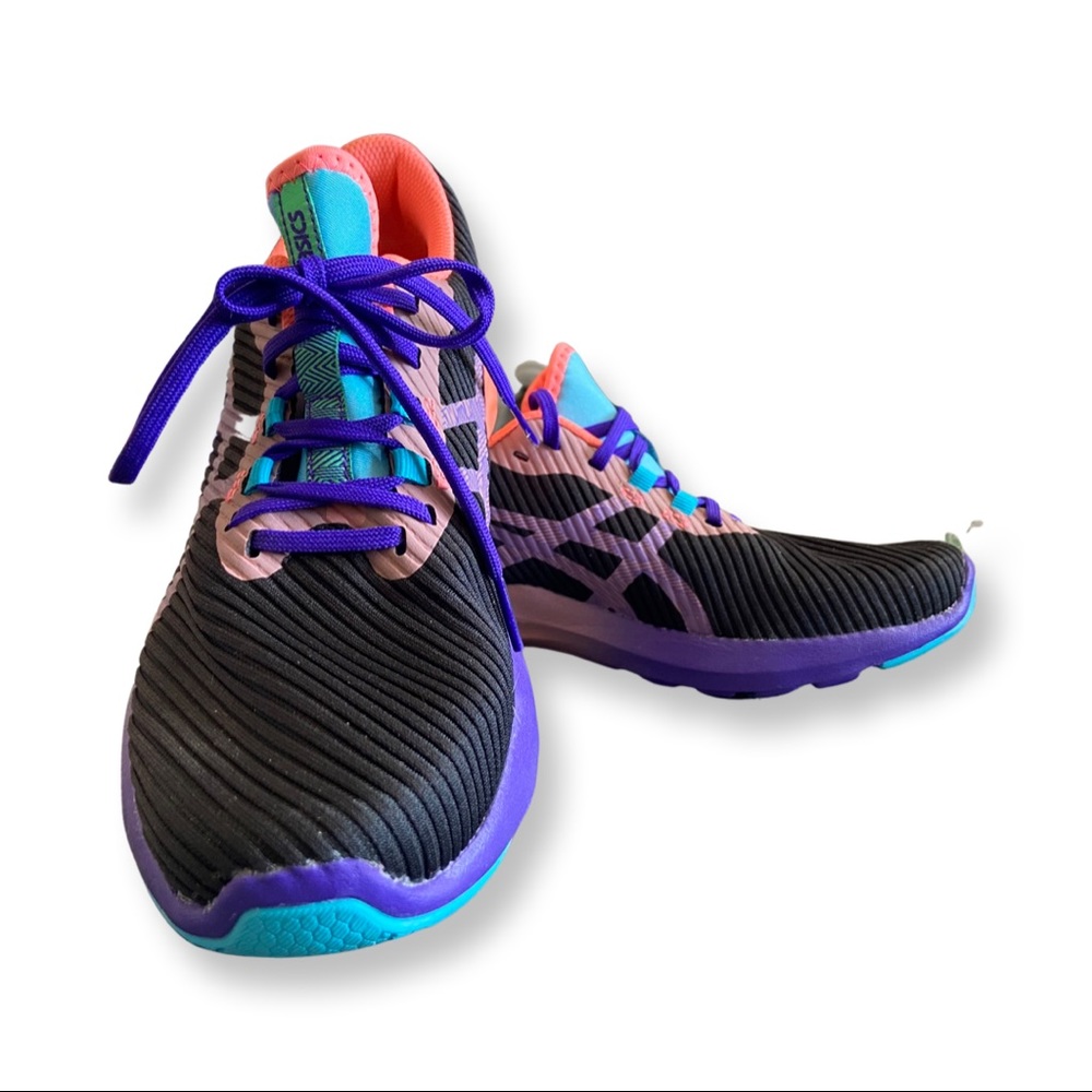 New women’s ASICS Versablast running shoes Sz 9